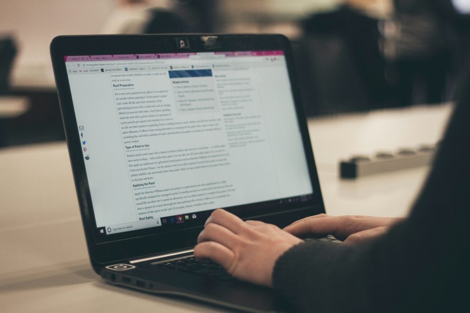 Writing blog content to improve website visibility and rank in Google